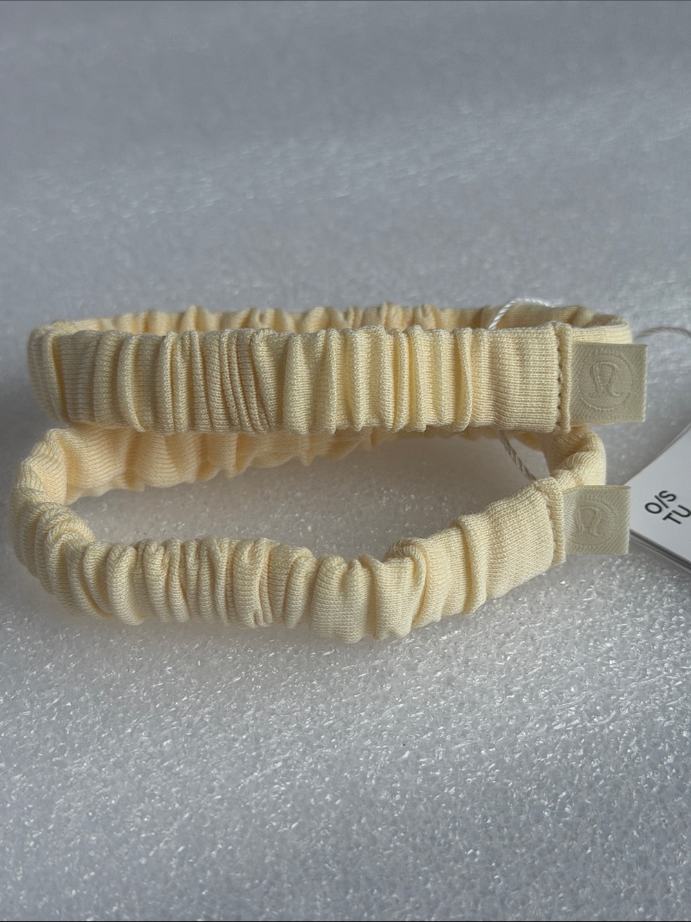 🆕 LULULEMON Skinny Scrunchies 2 Pack BTCR Butter Cream NWT